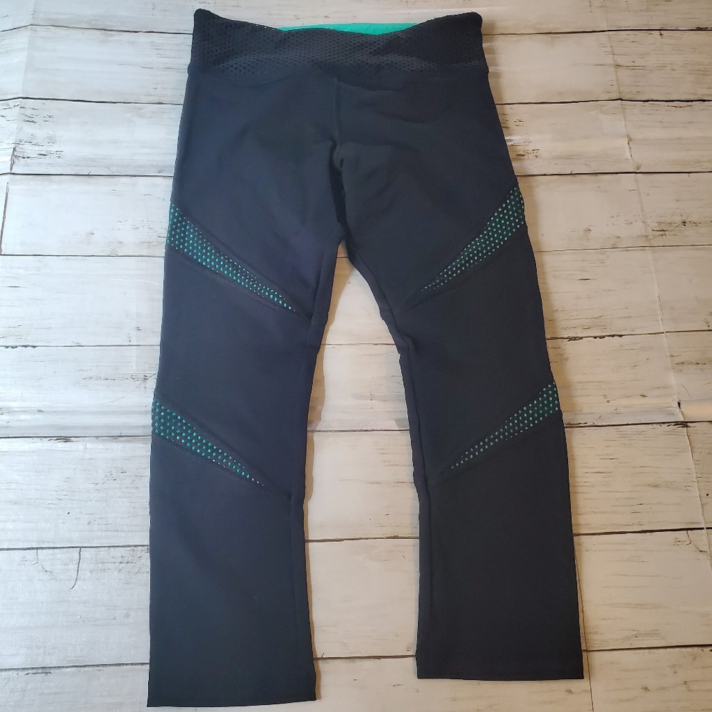 Lorna‎ Jane cropped laser cut mid rise leggings size xs black mint green